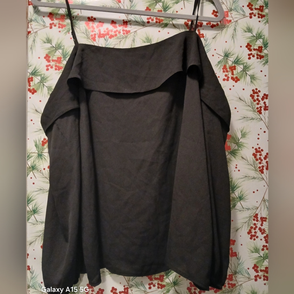 Woman's size large , spaghetti  strap black top size  from slate1